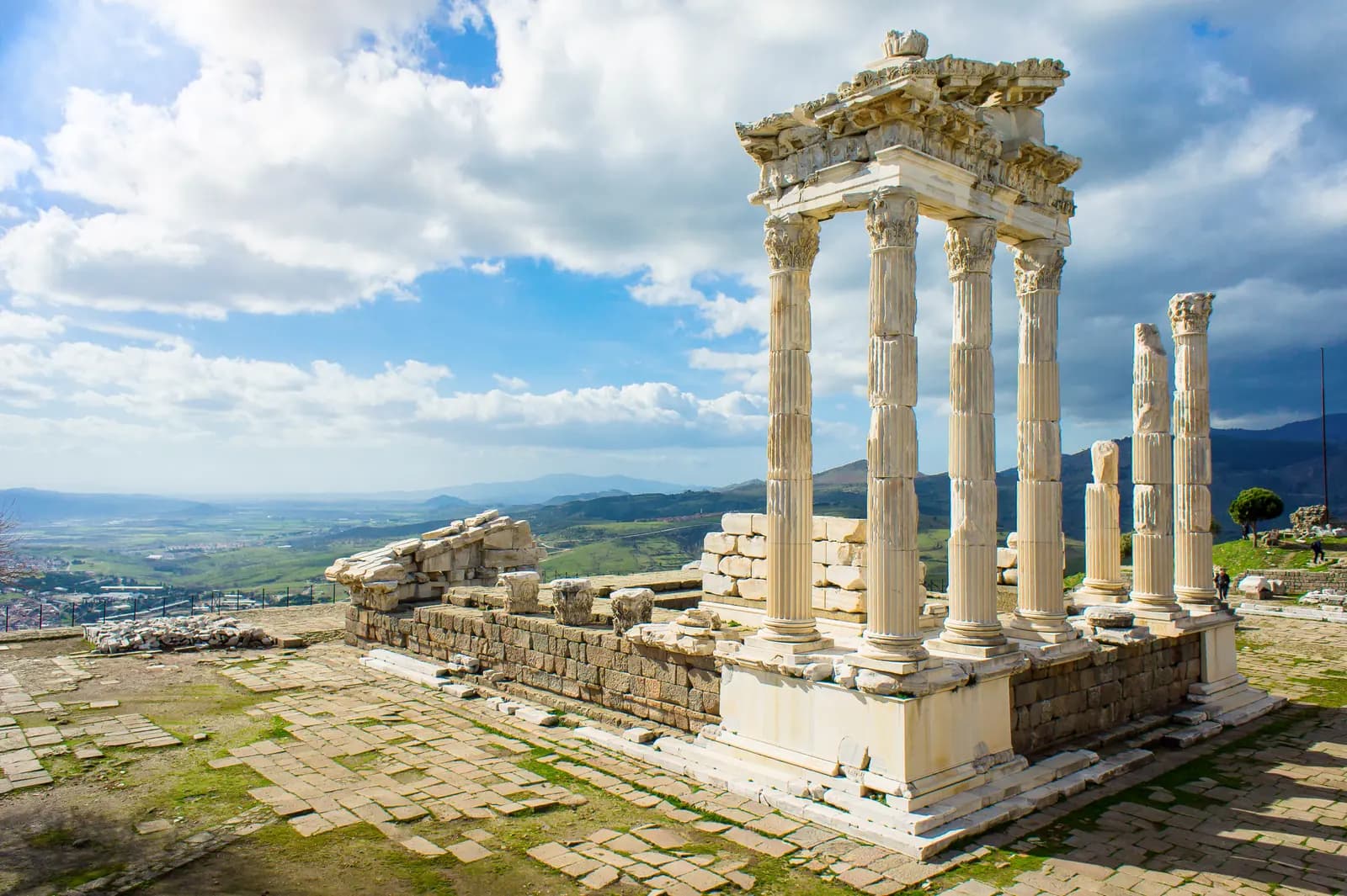 Temple of Trajan, Pergamon acropolis